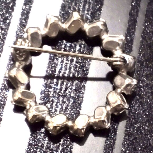 Vintage Silver Mid Century Prong Set Emerald Cut Clear Rhinestone Circle Pin - Picture 7 of 7